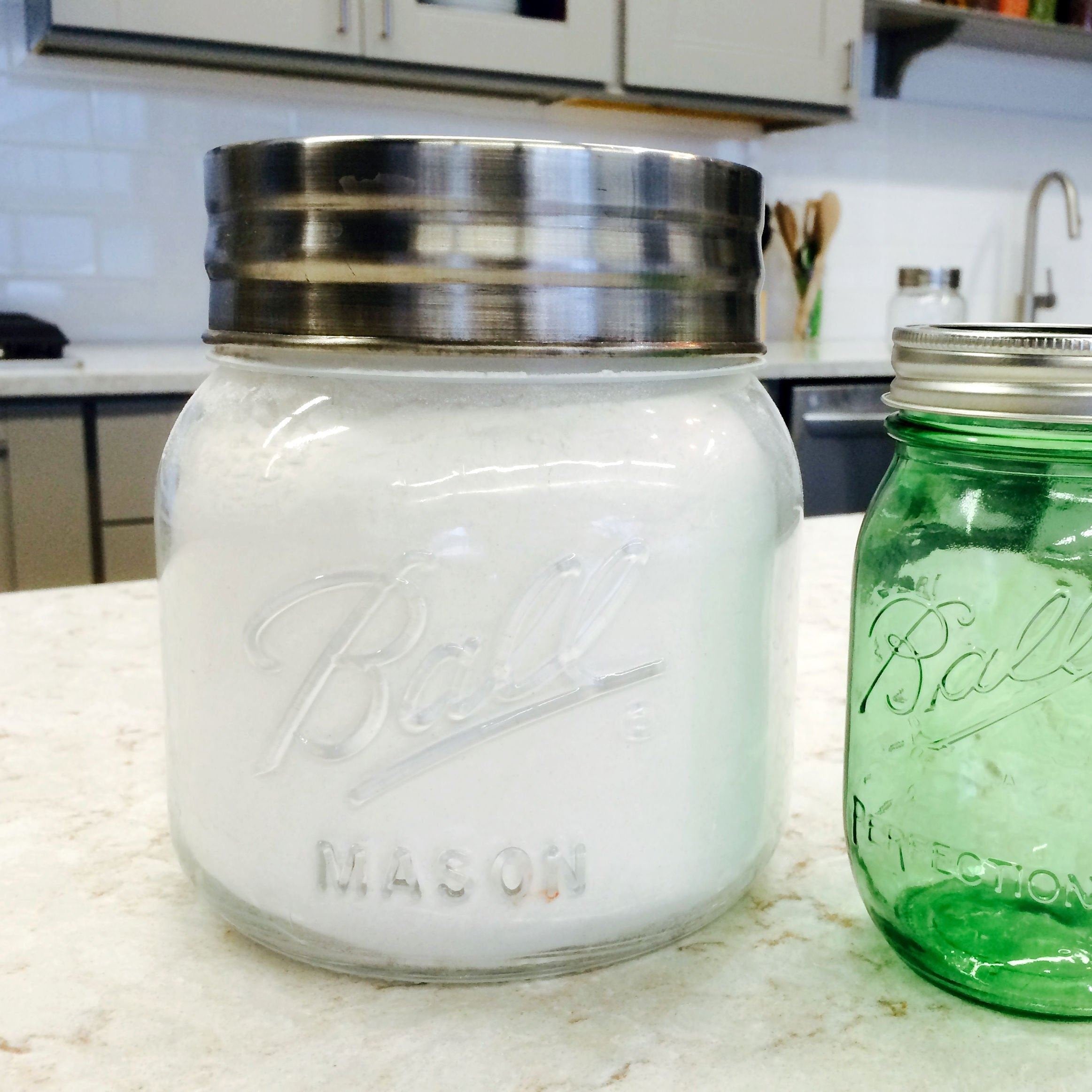 Ball Mason 64oz (1.9L) Half Gallon Regular Mouth Decorative Jar with Lid and Band (Single)