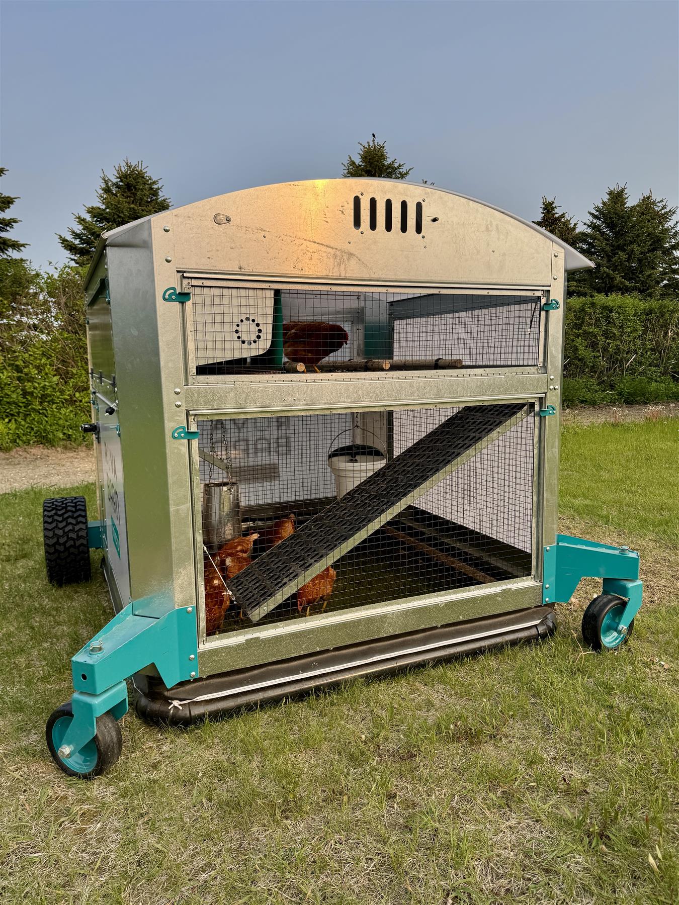ROVA|BARN Micro – Solar-Powered, Self-Moving Smart Coop for Up to 12 Hens