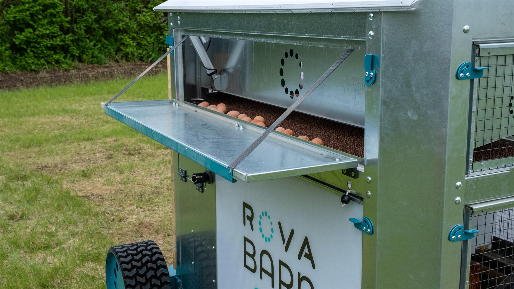 ROVA|BARN Micro – Solar-Powered, Self-Moving Smart Coop for Up to 12 Hens