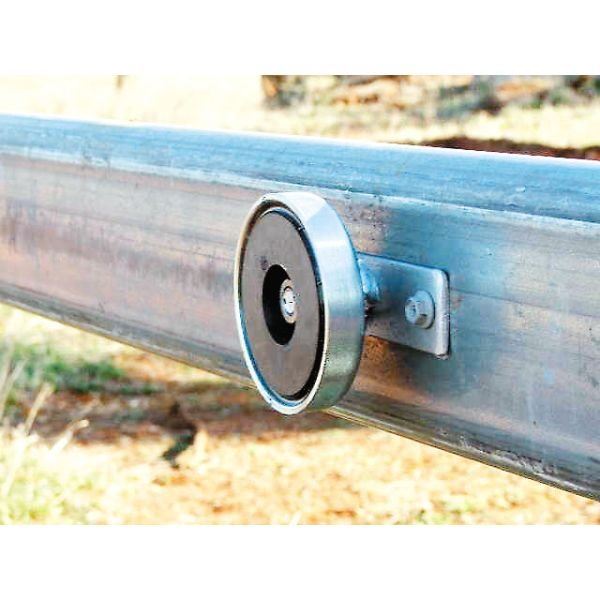 Magnetic Gate Minder